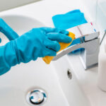 Se busca personal de limpieza de baños